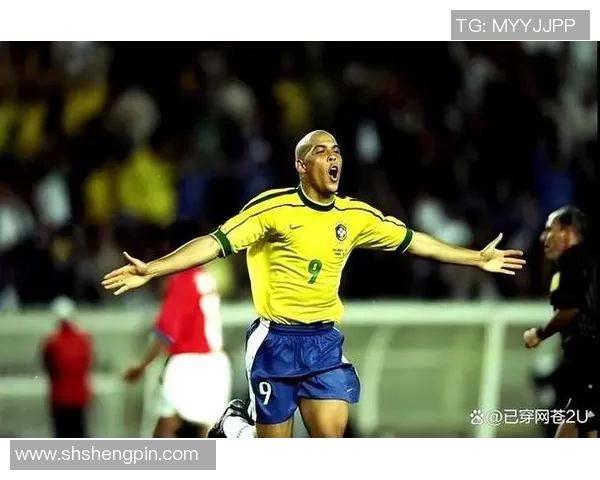 足球明星卡卡近照曝光展现风采与魅力引发球迷热议