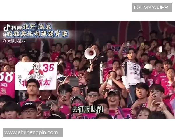 足球巨星感人跪地告别引发全球球迷热议背后的故事揭秘