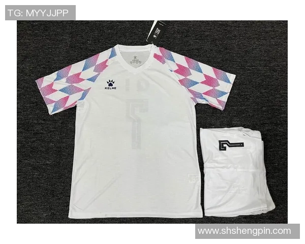 足球明星穿球衣的时尚风格与搭配技巧解析